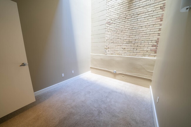 Guest bedroom - 600 Broadway Ave NW