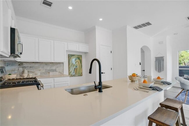 Building Photo - 8805 Mountain Shadows Cove