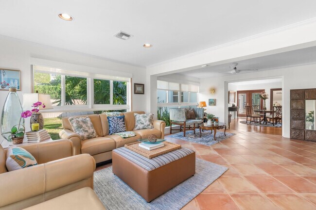 Building Photo - 2317 NE 12th St