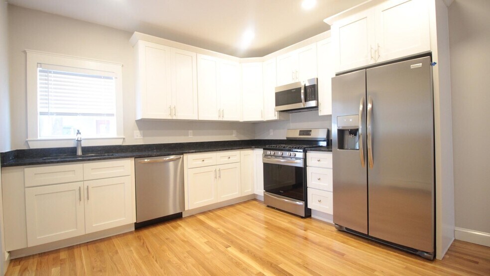 Building Photo - 1429 Cambridge St