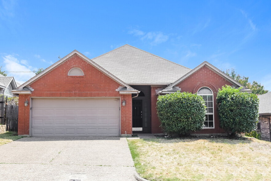 Primary Photo - 705 Cross Ridge Cir