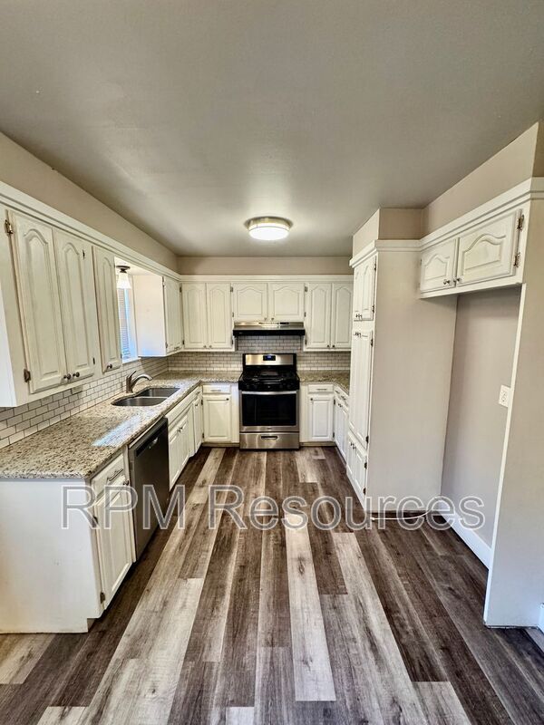 Building Photo - 2308 Elwood Dr