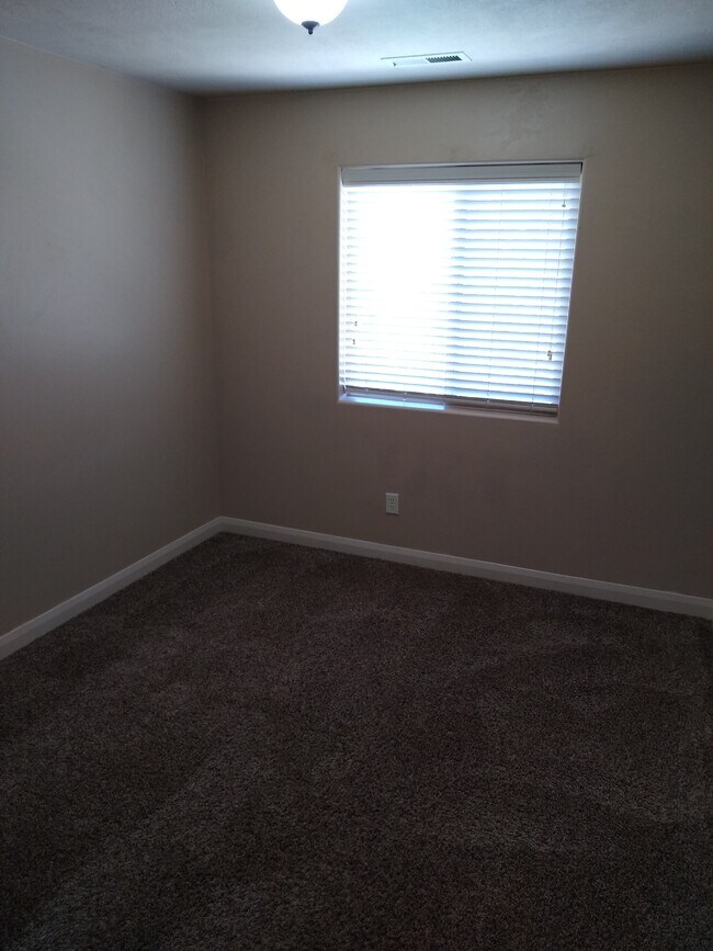 Building Photo - 340 1425 N St