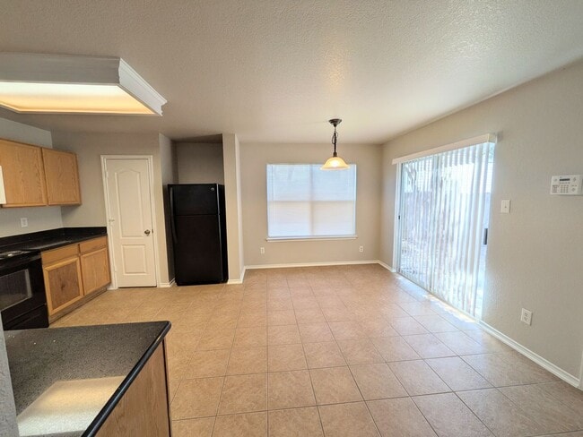 Building Photo - Very Nice 4 Bedroom Home In Convenient Northwest Location!