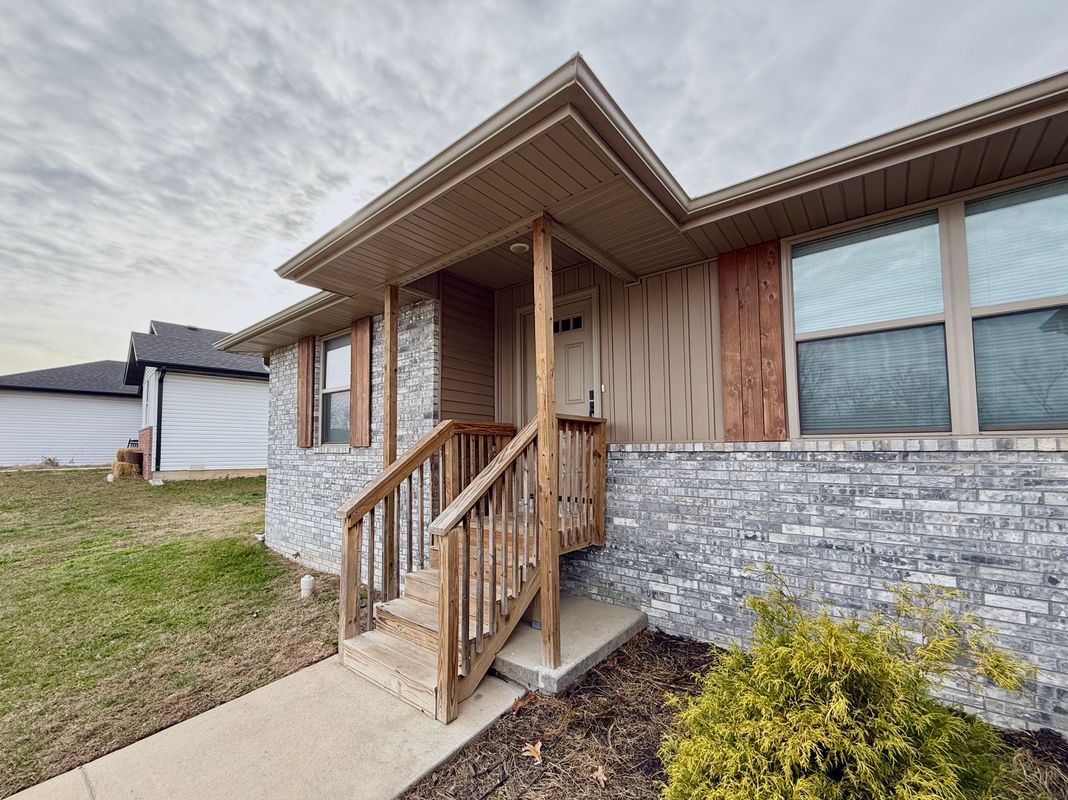 Building Photo - 633 S Southgate Dr