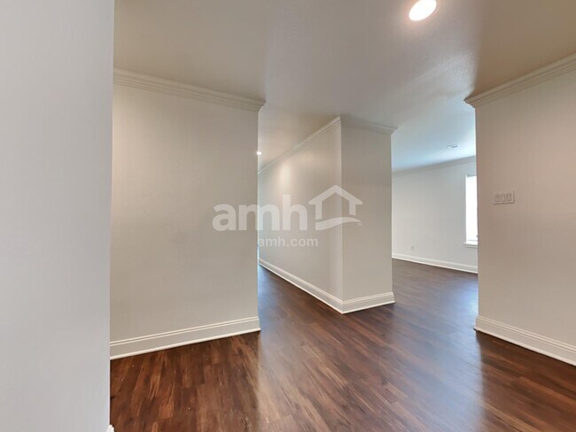 Building Photo - 12513 Shine Ave