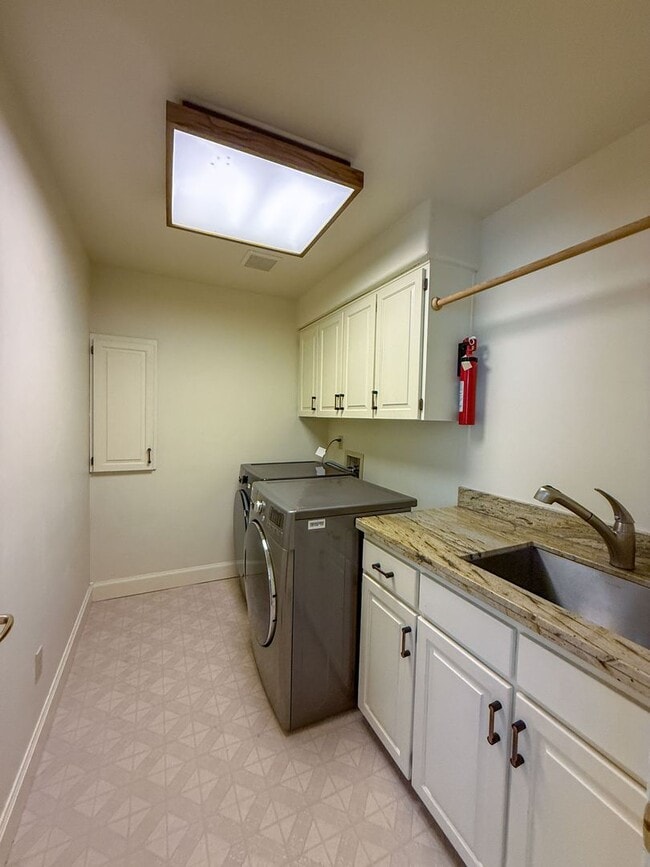 Building Photo - 4bd/3.25ba Seattle House