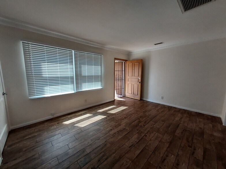Building Photo - 725 Manchester Dr