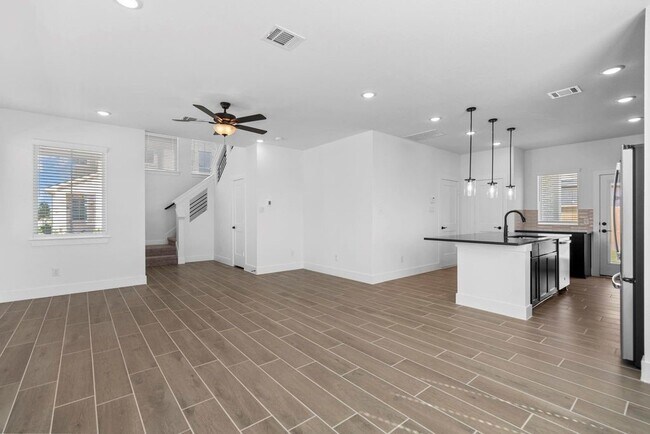 Building Photo - 1310 Shaded Rock Dr