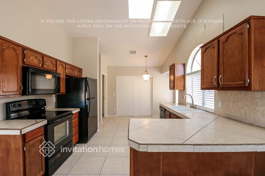 Building Photo - 1014 E Hearne Way