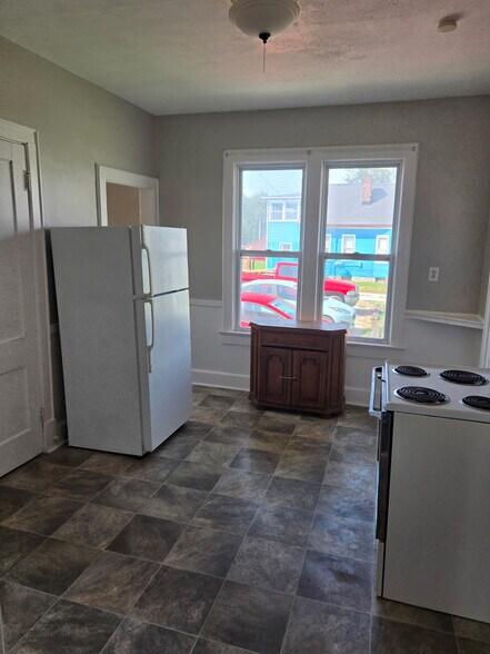 Kitchen - 802 N Governor St