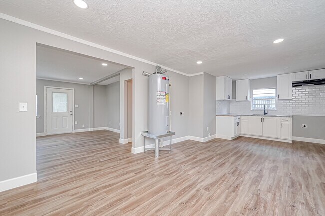 Building Photo - 6715 Victoria St