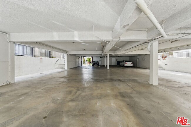 Building Photo - 1826 Overland Ave