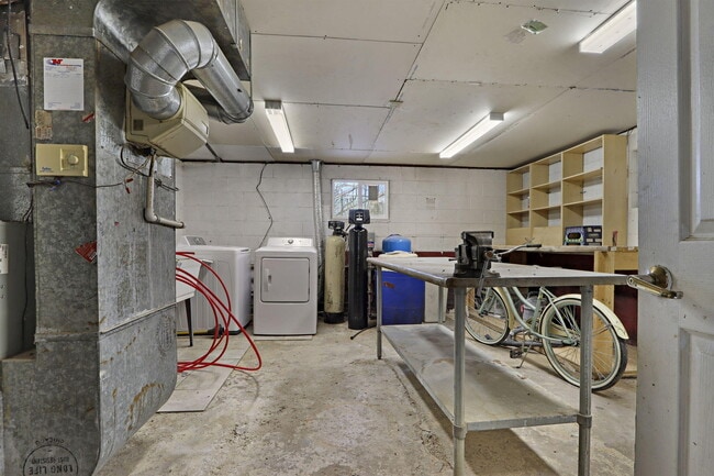 Building Photo - 1342 Lucille Ave