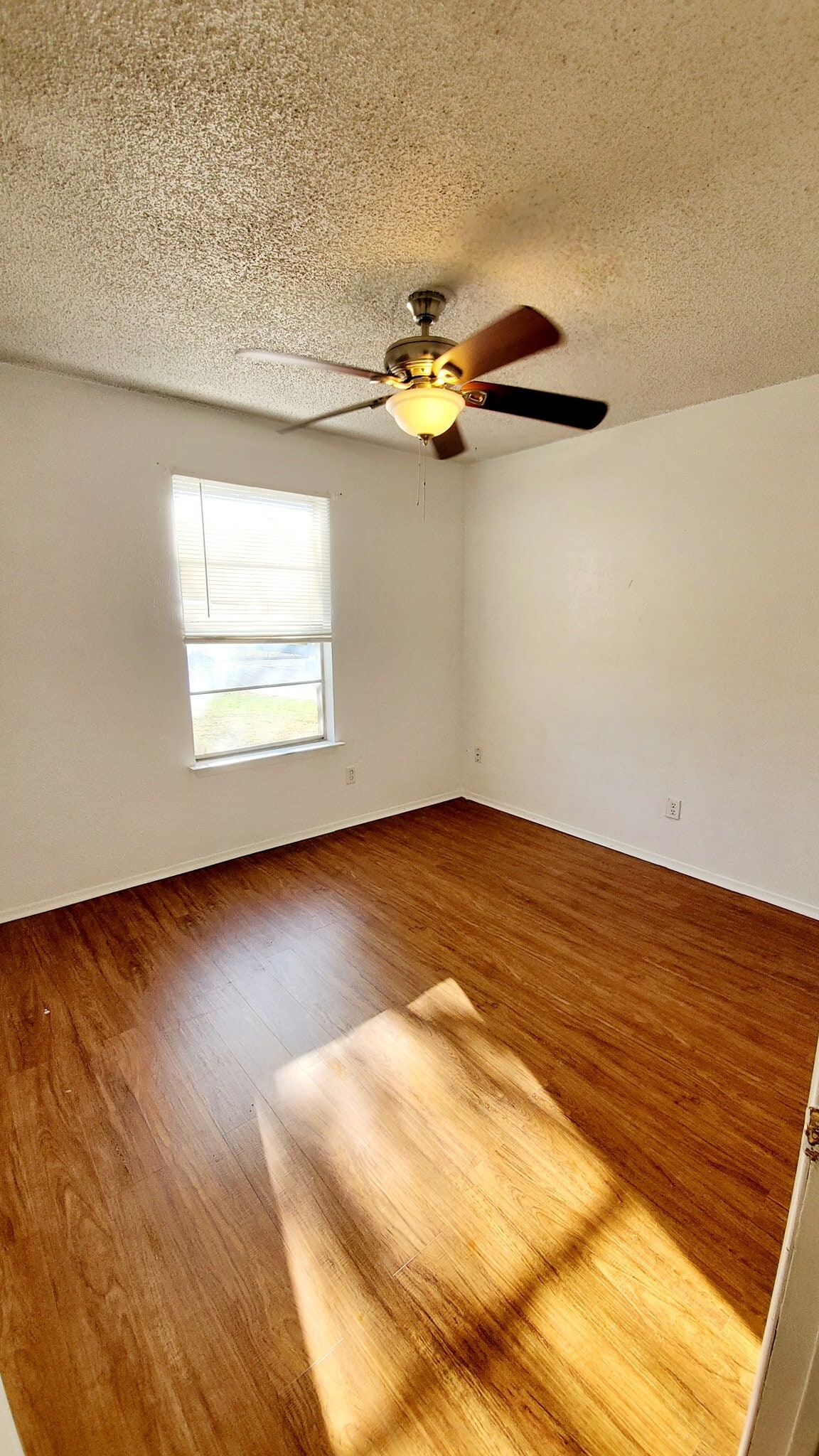 Building Photo - 4016 Eastridge Dr