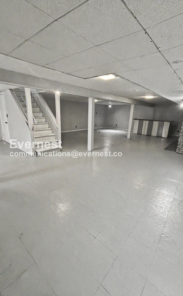 Building Photo - 2380 Grassland Dr