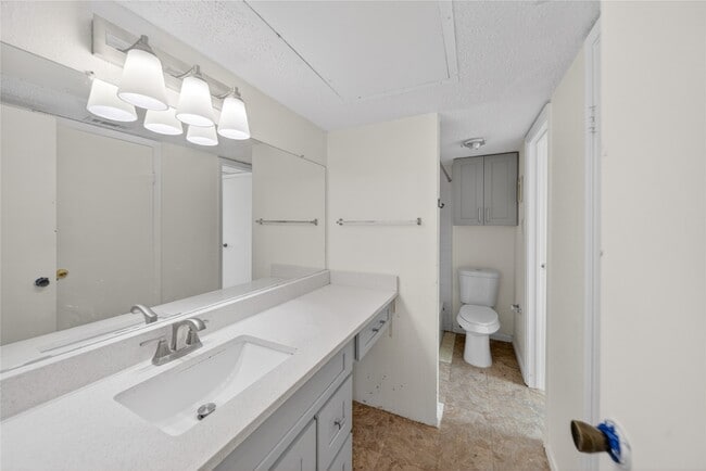 Building Photo - 2750 Holly Hall St