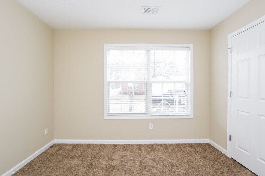 Building Photo - 200 Greystone Cir