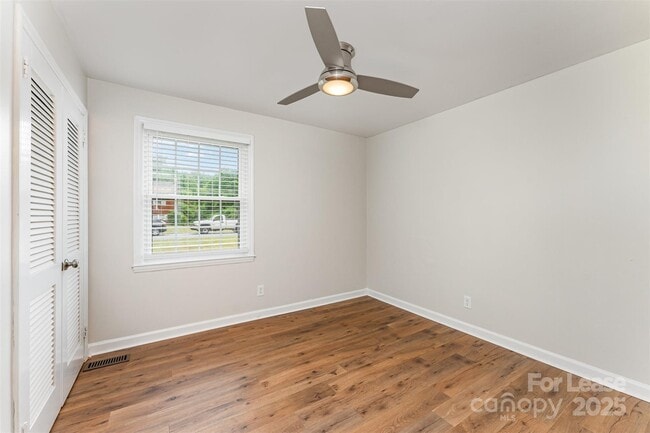 Building Photo - 3252 Northampton Dr