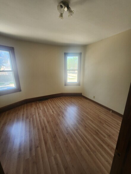 Bedroom 2 - 1300 Grove Ave