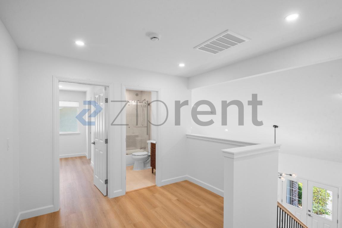 Building Photo - Unit