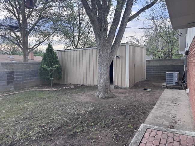 Building Photo - 2118 Westbrook Ave