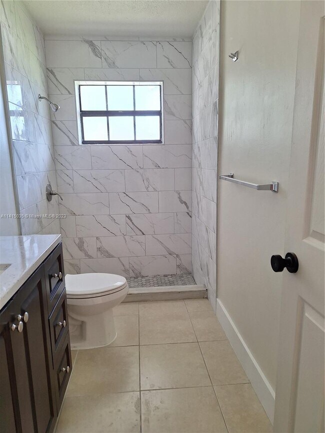 Building Photo - 4322 Woodstock Dr