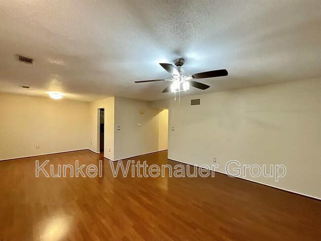Building Photo - 1126 Woodgate Dr