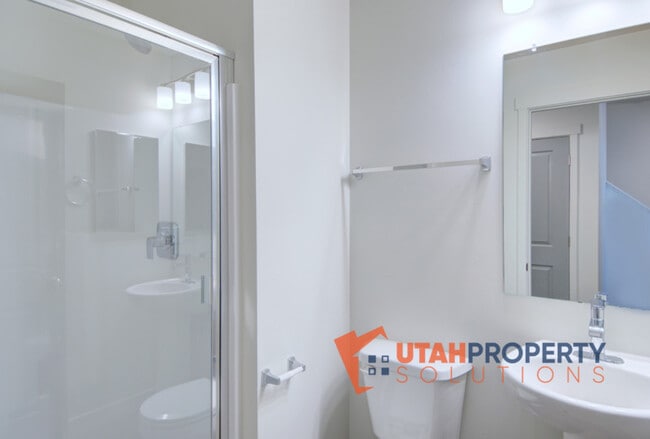 Building Photo - 959 W 540 S