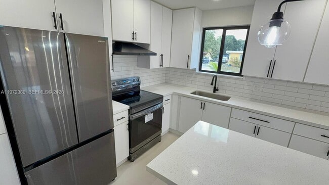 Building Photo - 800 Jann Ave