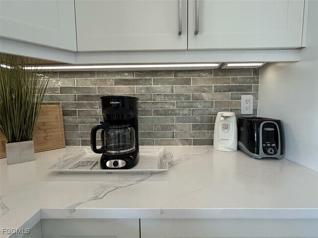 Building Photo - 915 Don Juan Ct