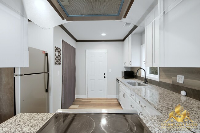 Building Photo - 1439 Westridge Rd SW