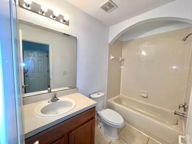 Building Photo - Remodeled Kitchen!! Wonderful Avalon Park-...