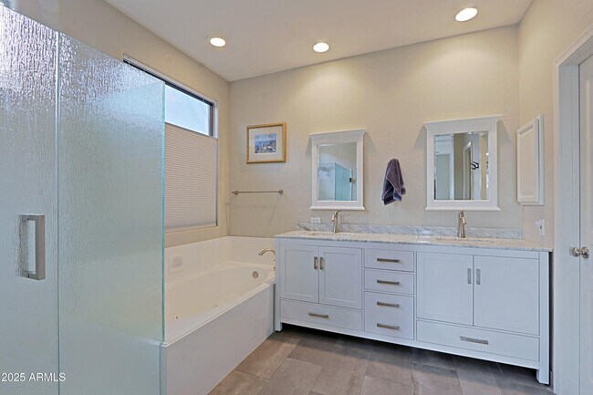 Building Photo - 6939 E Bramble Berry Ln