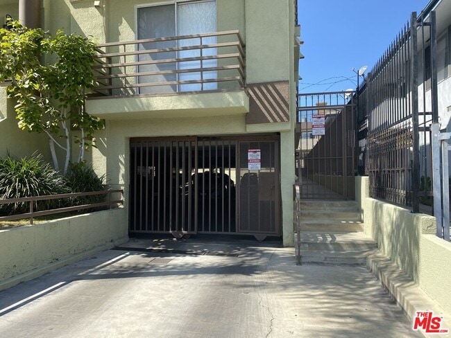 Building Photo - 155 S St Andrews Pl