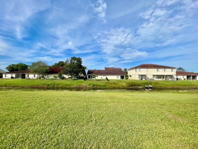 Building Photo - Cute 4/2 EAST Orlando Home in Wedgefield!