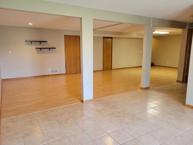 Building Photo - 3 Bedroom Twin Home