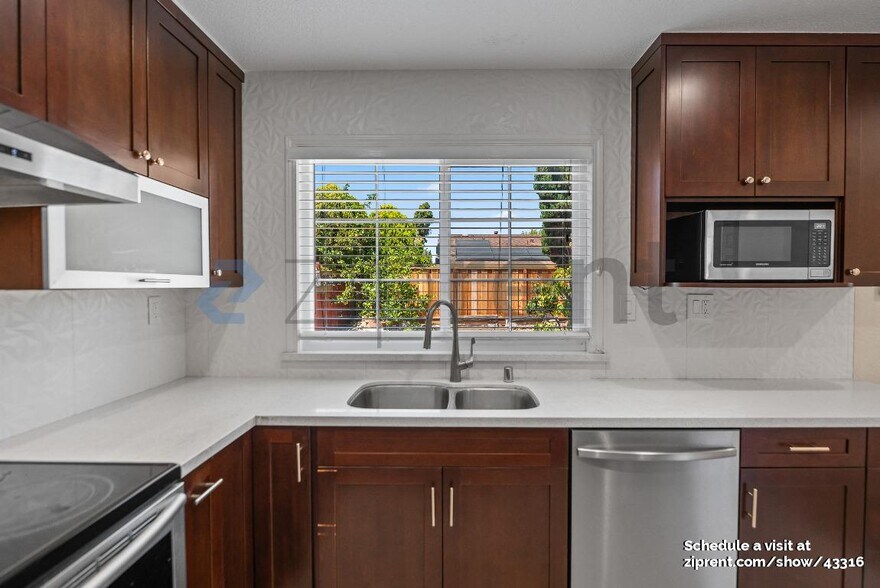 Building Photo - 33525 Bardolph Cir