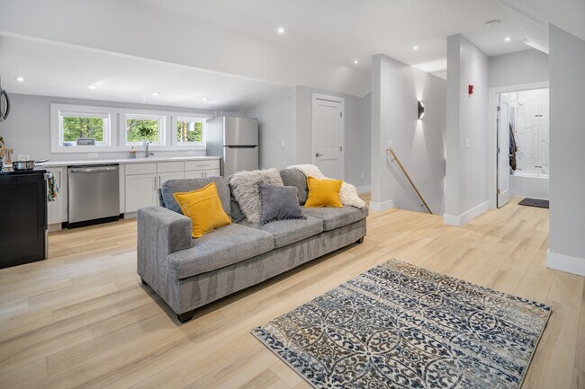 Building Photo - 200 Highland Ave