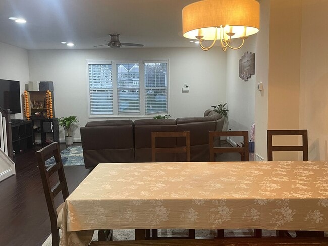 Building Photo - 10516 Seneca Falls Pl