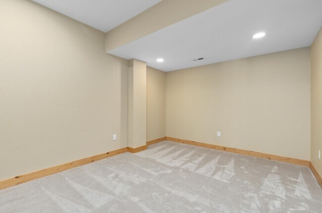 Building Photo - 348 Meadow View Pky