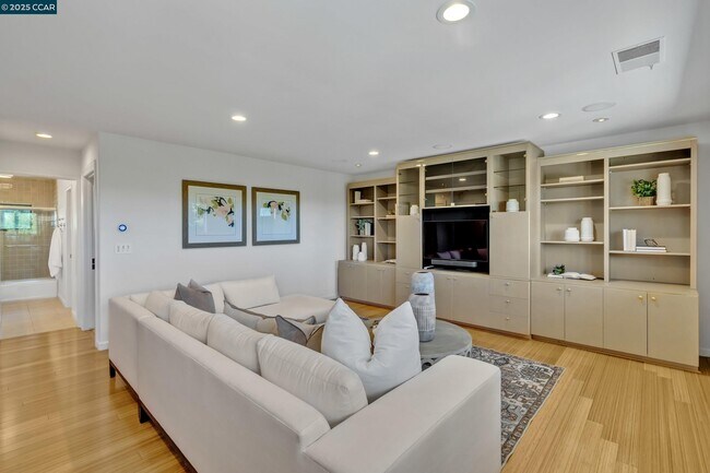 Building Photo - 1121 Eagle Nest Ct