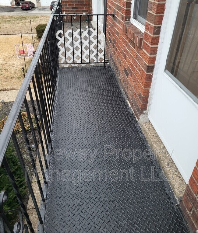 Building Photo - 9 Jeffrey Rd