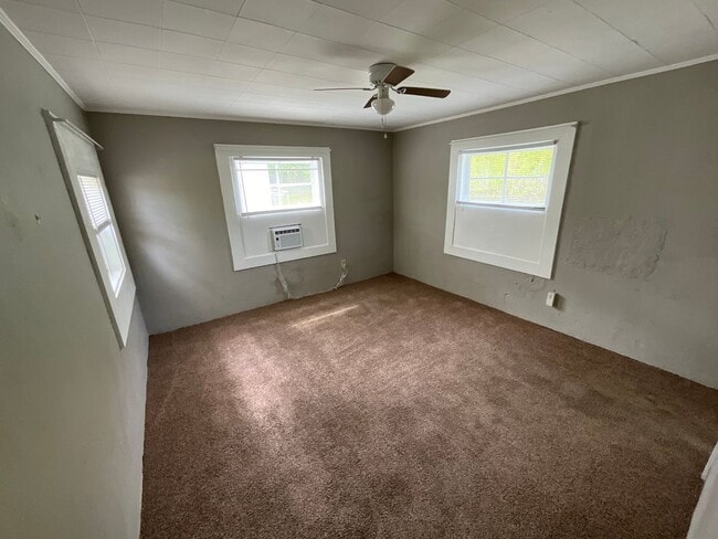 Building Photo - Cozy 1/1 Cottage at Hill Loop in Bonifay with Water/Sewer, Garbage, and Lawn Maintenance Included!