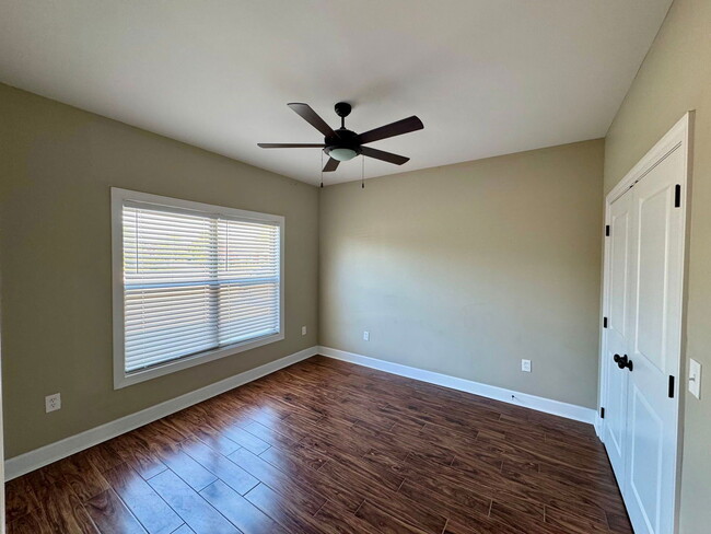Building Photo - 145 Bruin Dr
