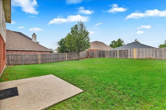 Building Photo - 1110 Caroline Dr