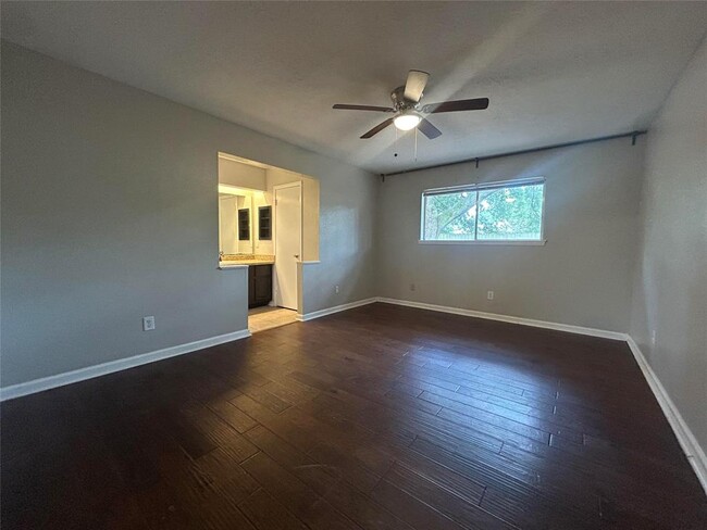 Building Photo - 410 Pickford Dr