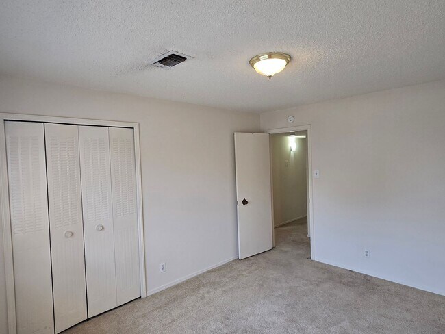 Building Photo - 11317 Baja Dr NE