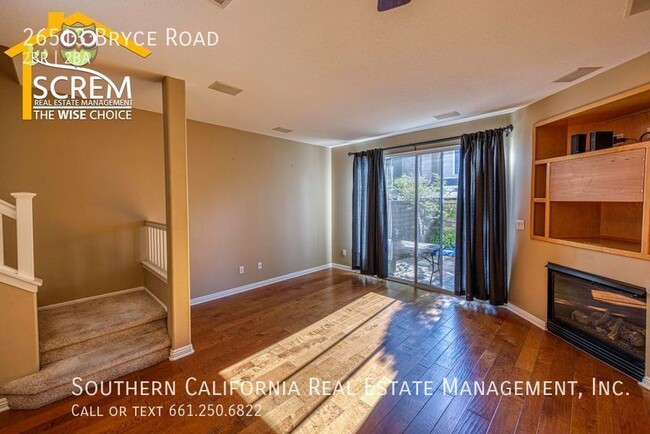 Building Photo - Two Bedroom Cheyenne Townhome in Valencia