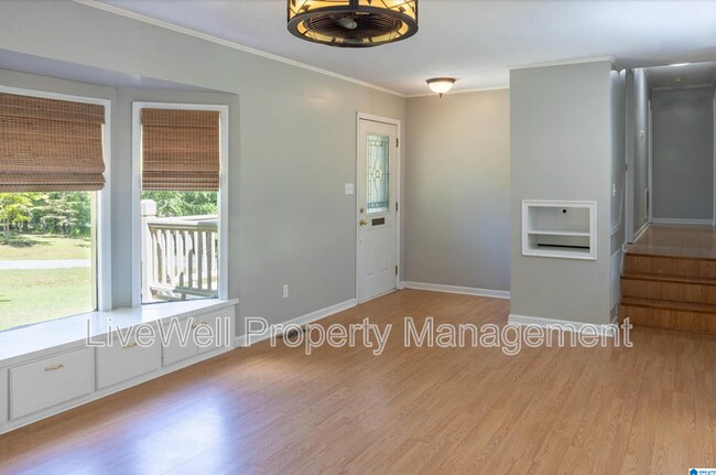 Building Photo - 115 Valley Ln
